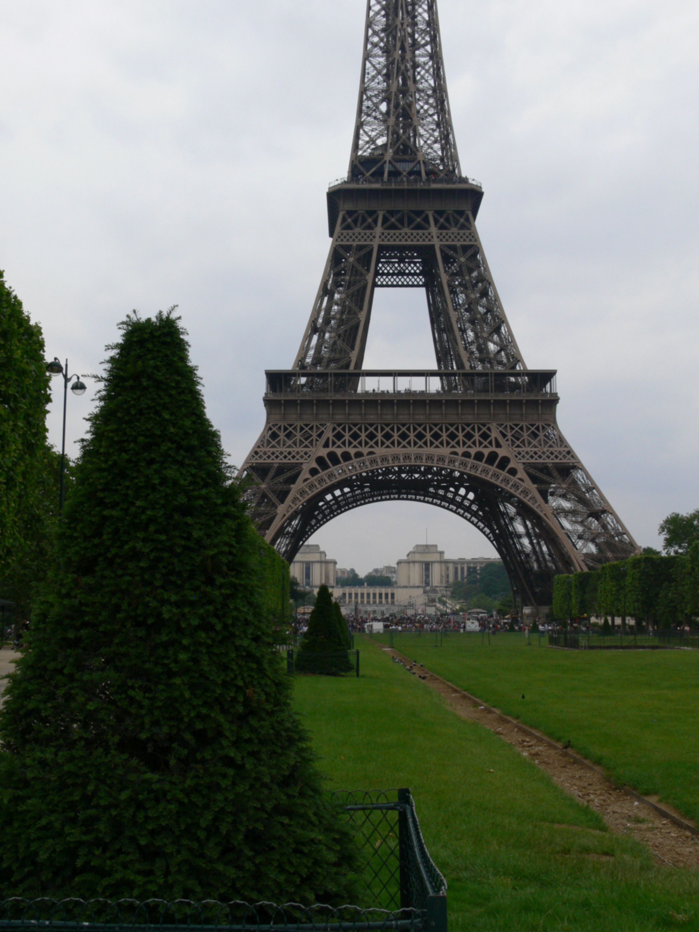 Fikset uskarpt bilde med Eiffeltårnet..